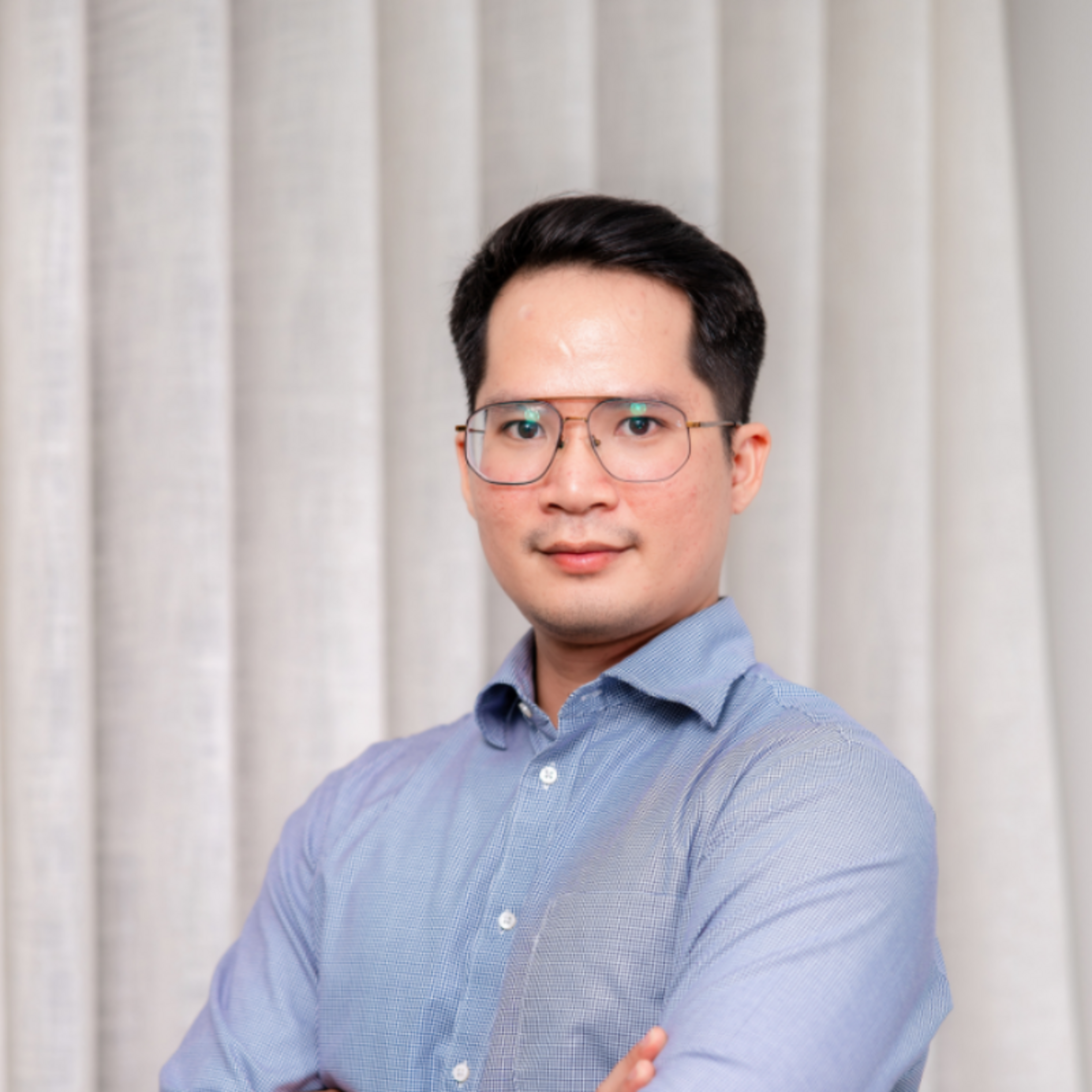 Đừng chỉ là người bán hàng, hãy là người thân: Tâm thế mới giúp bạn trọn đời đồng hành bên khách hàng. [Quach Vu Hao]