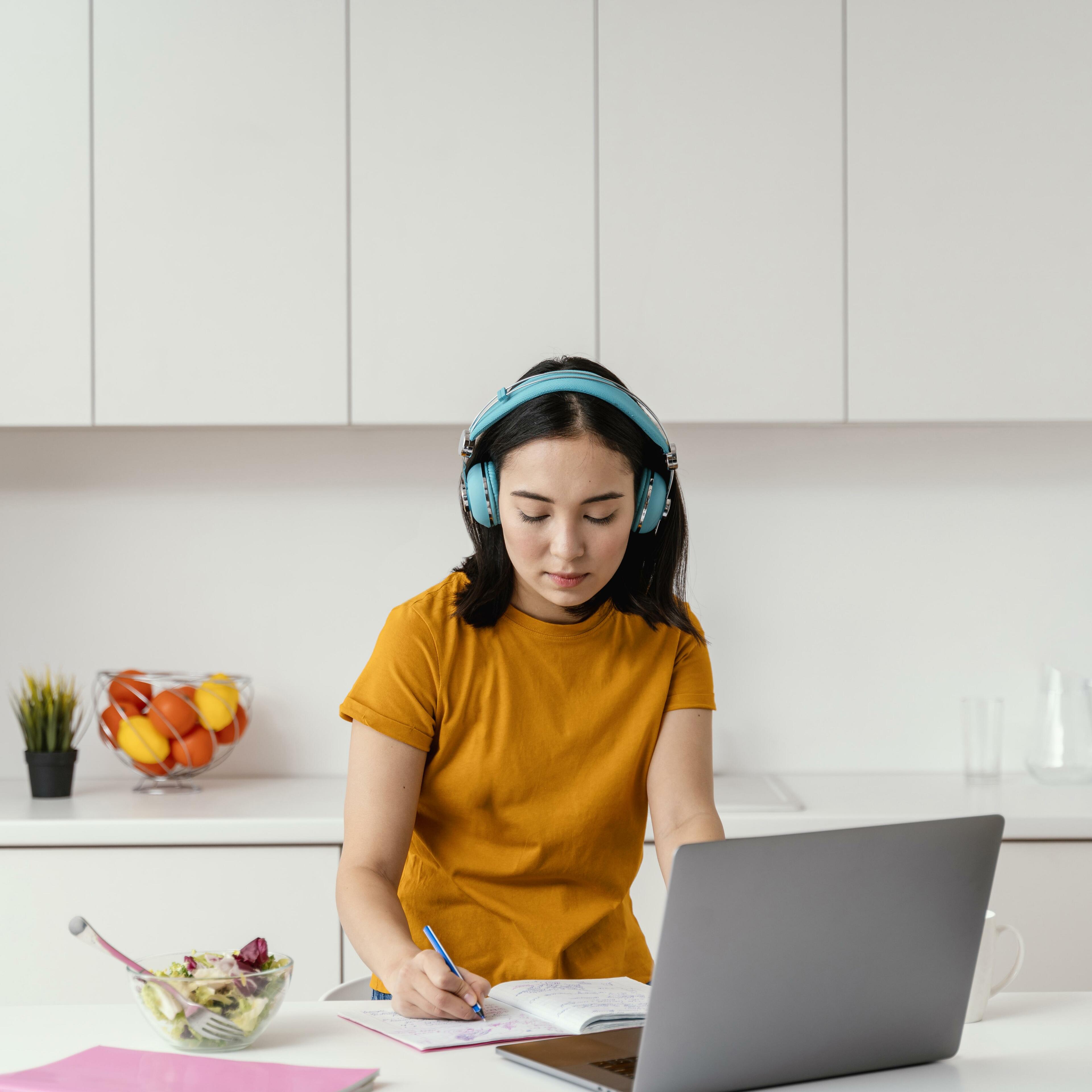 Tips to switch from offline to online for effective client communication