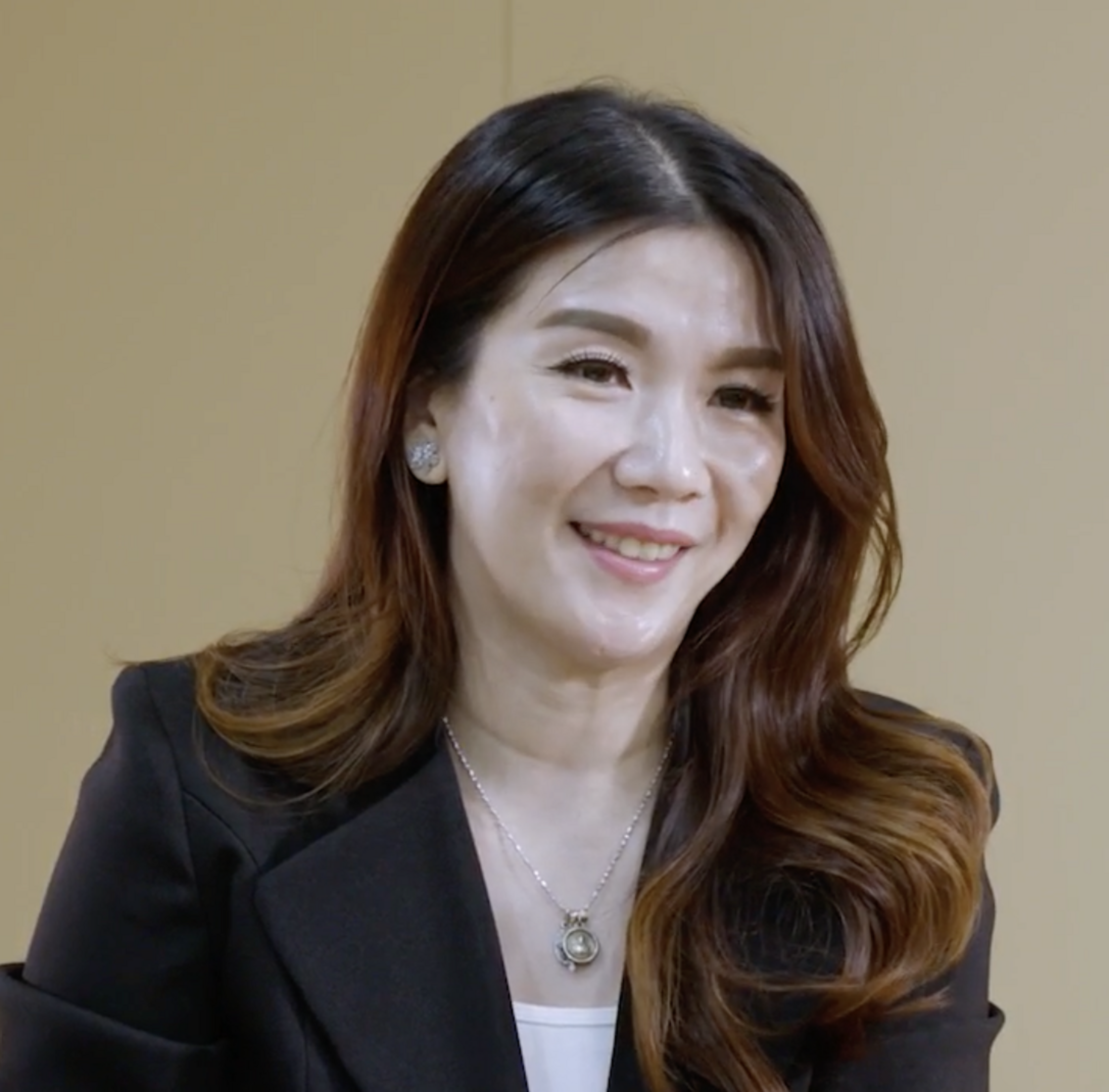 Cara memenangkan kepercayaan nasabah di pasar Indonesia yang relationship-driven [Christina Felisitas]
